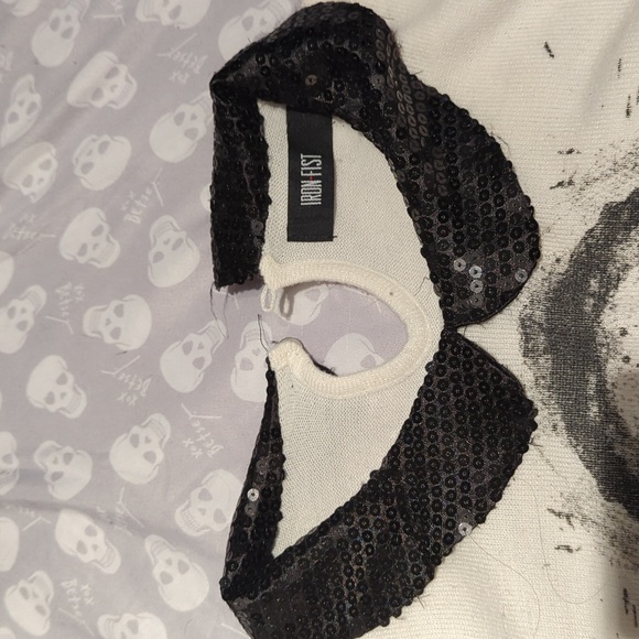 Iron fist sweater - Picture 3 of 4